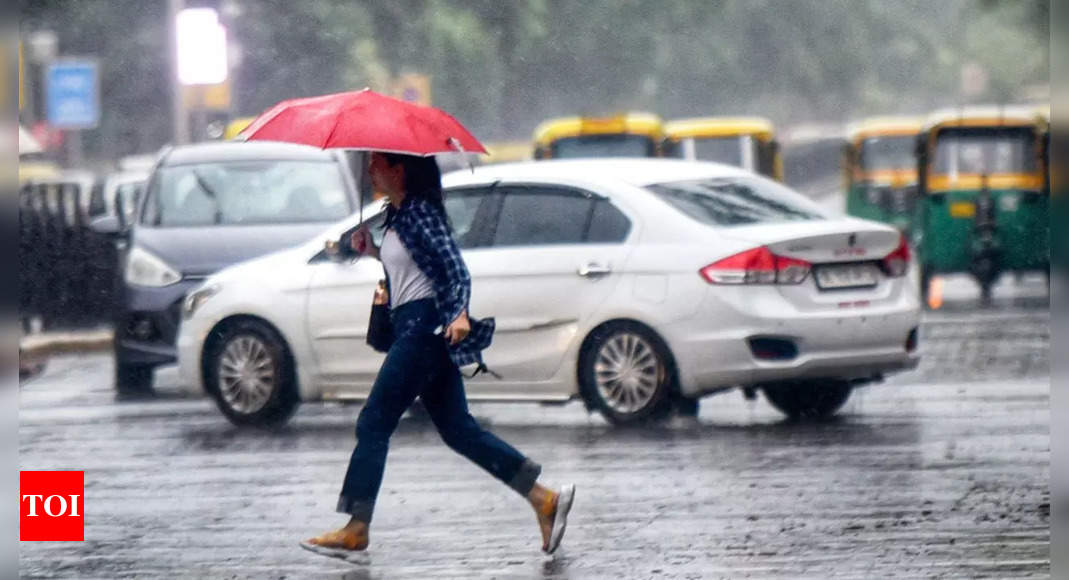 Delhi: Heavy rain unlikely till Tuesday, mercury may rise, says Met | Delhi News