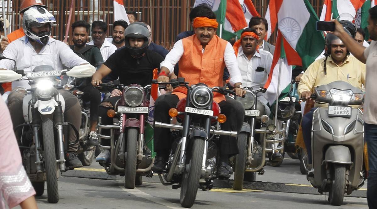 Delhi: BJP MP Manoj Tiwari fined for violating traffic rules during ‘Har Ghar Tiranga’ bike rally