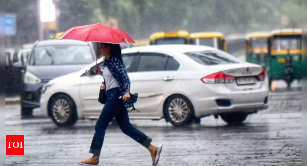 Delhi Weather: Rain continues in parts of Delhi, mercury to dip further | Delhi News