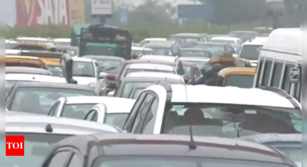 Massive traffic jams across Delhi after overnight rain | Delhi News