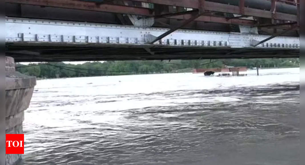 Delhi: Raging Yamuna floods low-lying areas; hundreds evacuated | Delhi News