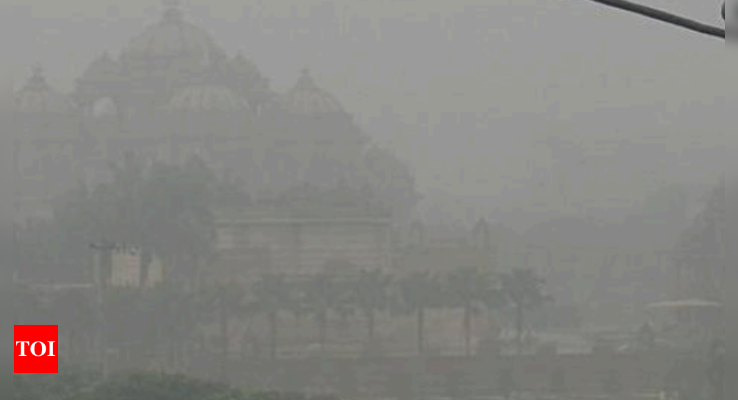 Delhi pollution: High humidity & low wind speed combine to worsen air quality, relief unlikely for a few days | Delhi News