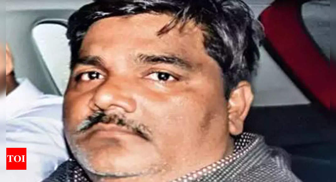 Delhi riots: Murder charges on ex-AAP neta Tahir Hussain, 5 others | Delhi News