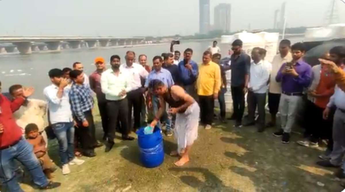 Defoamer row: Delhi Jal Board official bathes in Yamuna water