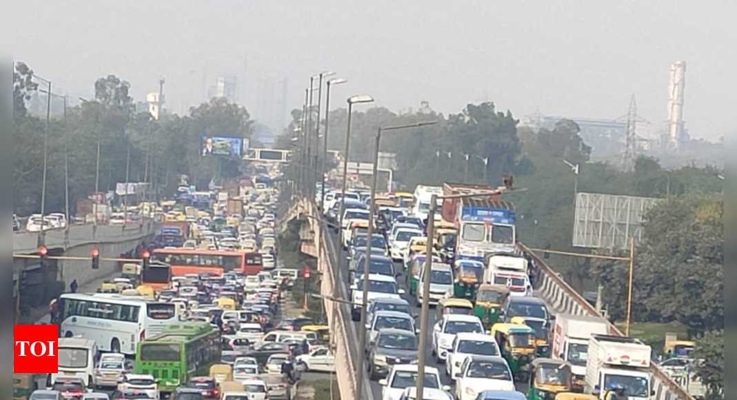Massive traffic jams witnessed across Delhi owing to New Year celebrations | Delhi News