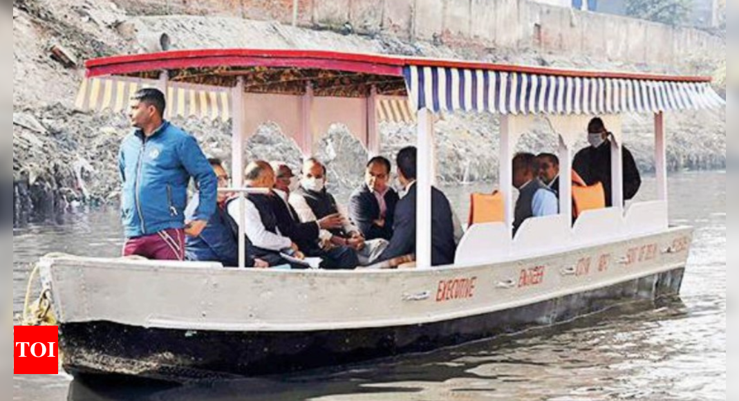 NGT chief, Delhi LG VK Saxena take boat ride on Najafgarh drain | Delhi News