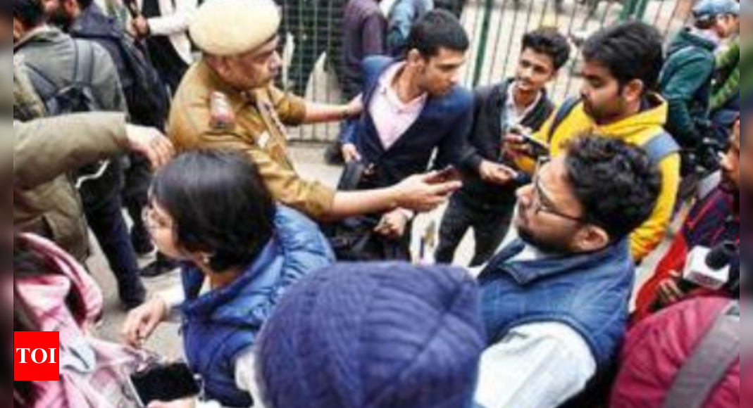 Jamia Millia Islamia students try to screen BBC documentary, 13 detained | Delhi News