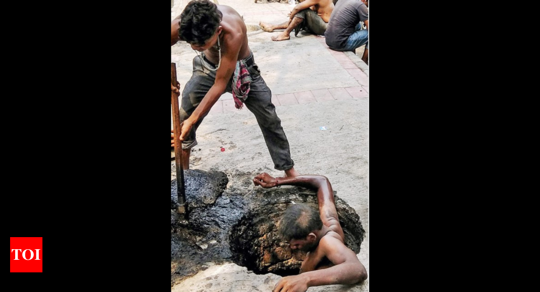 Delhi tries to extract itself from stinking hole | Delhi News