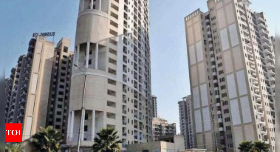 Techie jumps 20 floors to death, Noida cops say had a fight with woman friend | Noida News