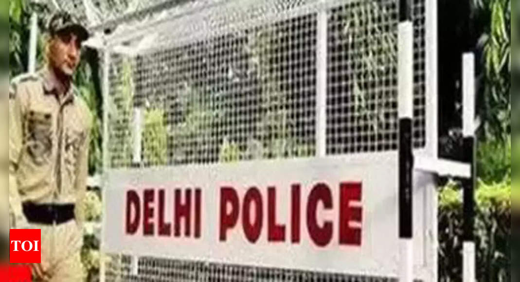 Six held for cheating people through insurance, ponzi schemes | Delhi News