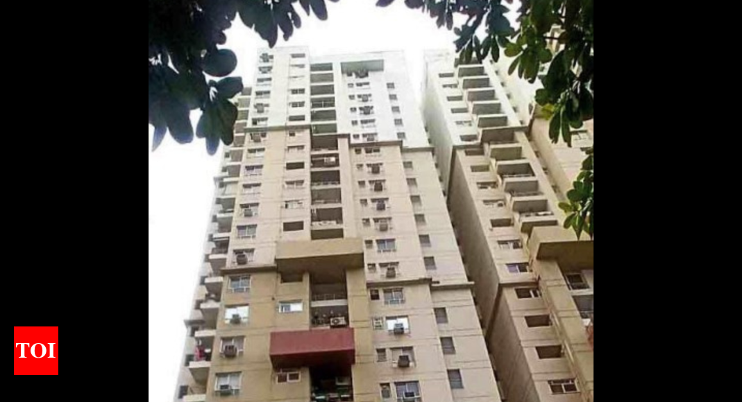 4 die after falling from Noida buildings in different incidents | Noida News